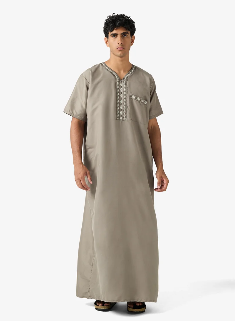Robert Wood  V Neck Classic Thobe for Men | Best Price UAE